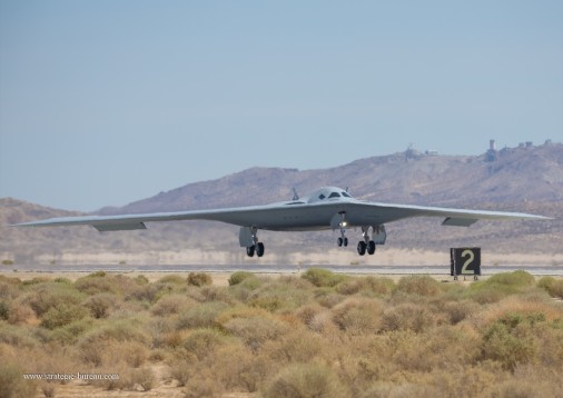 B-21_Raider_bombardier_USA_2025_A001