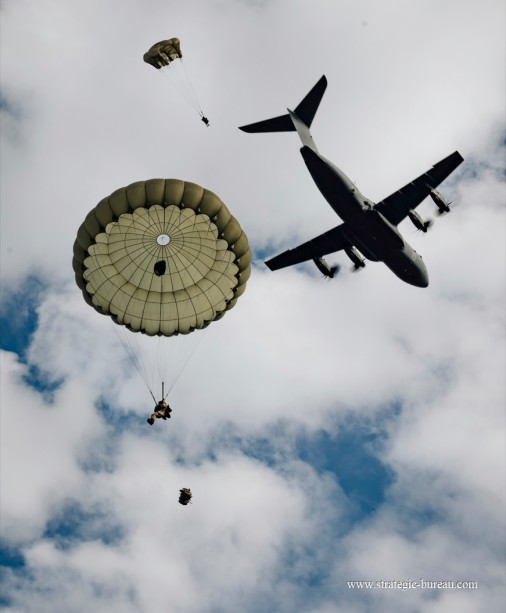 Royaume-Uni_parachutage_A400M_A103