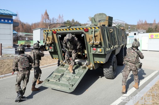 K806_White_Tiger_vbc_6x6_Coree-du-Sud_005