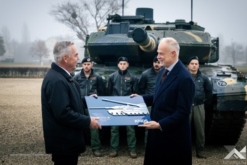 Leopard-2A7HU_44ex_complet_Hongrie_2025_A103